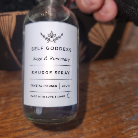 Crystal Infused Smudge Spray & Aromatherapy Roller, and Jade Scalp Massager Gift - Picture 5 of 10